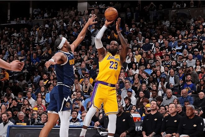 詹姆斯在湖人队的问题